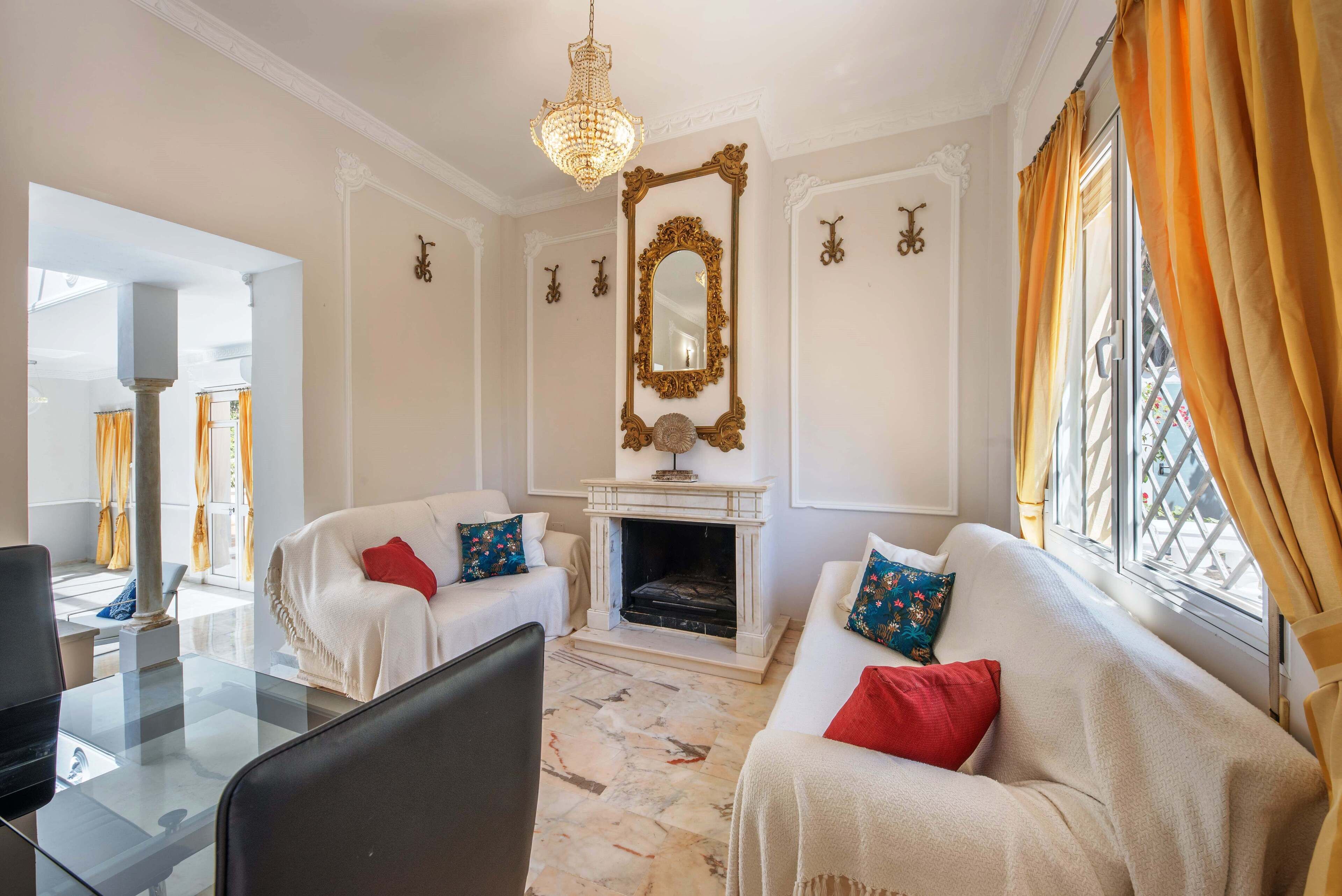  A luxury huge  villa with 10 bedrooms close to Niky Beach and  Banus