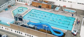 Ett soverom, inkludert bil