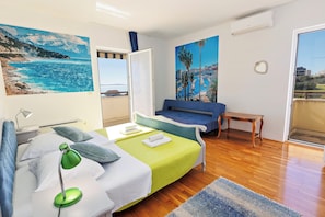 4 chambres, coffres-forts dans les chambres, fer et planche à repasser