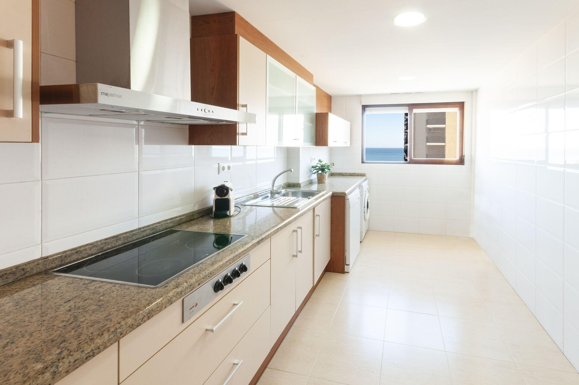 Luxurious Apartment 50 m from beach, wonderful views, pool, wifi,air conditioned