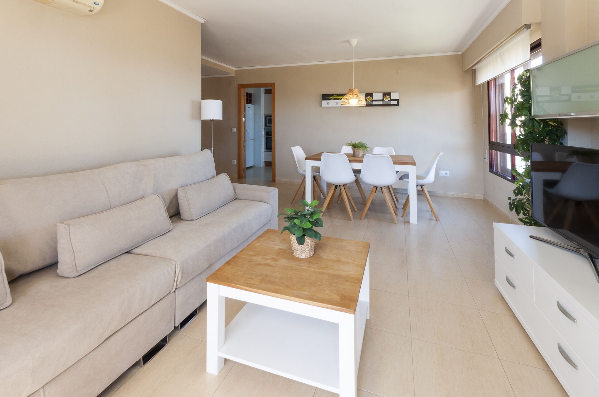 Luxurious Apartment 50 m from beach, wonderful views, pool, wifi,air conditioned