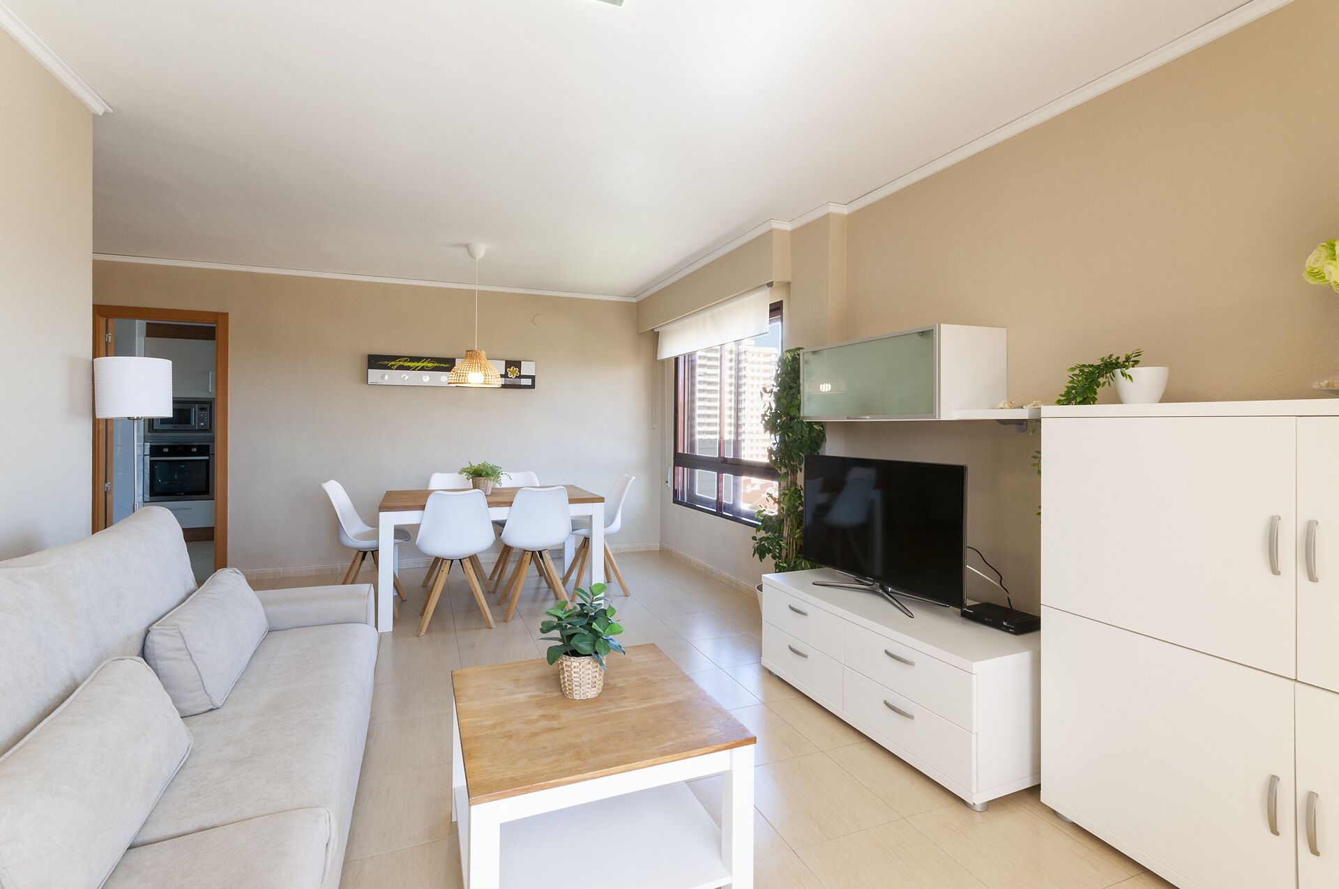 Luxurious Apartment 50 m from beach, wonderful views, pool, wifi,air conditioned