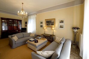 Smart TV, books - Villa with unique view of Siena with private pool (Ascarello)