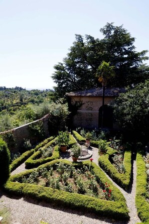 Property grounds - Villa with unique view of Siena with private pool (Ascarello)