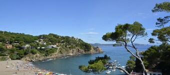 Private pool, sea view, only 700 m. from the beach. 