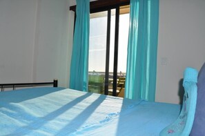 1 bedroom, iron/ironing board, WiFi, bed sheets -  Apartment sea view in Salgados Village (Guia)
