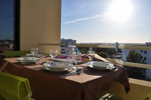 Outdoor dining -  Apartment sea view in Salgados Village (Guia)