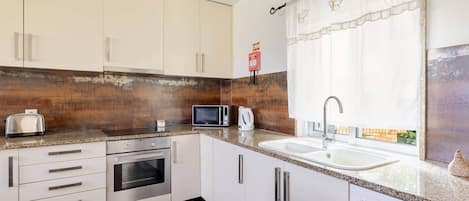 Coffee/tea maker, fridge, microwave, oven