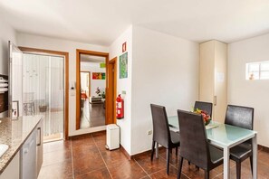 Dining - Fountain House  (Penafiel)