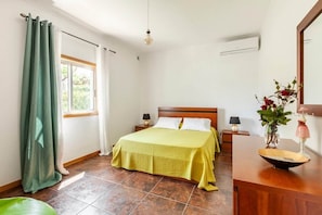 2 bedrooms, iron/ironing board, WiFi (free), bed sheets
