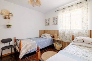 2 chambres, fer et planche à repasser, Wi-Fi gratuit, draps fournis