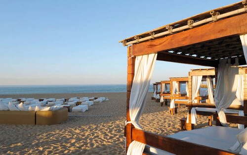 Modern & cosy luxury house along golf course, pool view, 2 terraces & free Wi-Fi