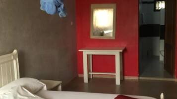 5 kamar tidur, meja kerja, ruang kerja ramah laptop, dan Wi-Fi gratis