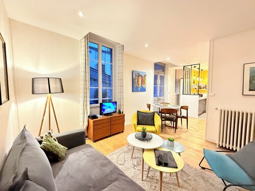 Hotel-style stay – 2-bedroom apartment (T3) in city center, terrace, Wi-Fi