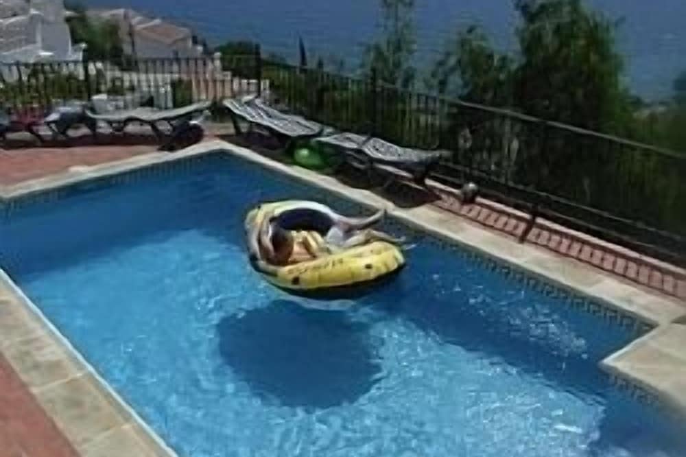 Villa with Fantastic Sea Views, Private Pool, Terraces & Gardens. Great Location