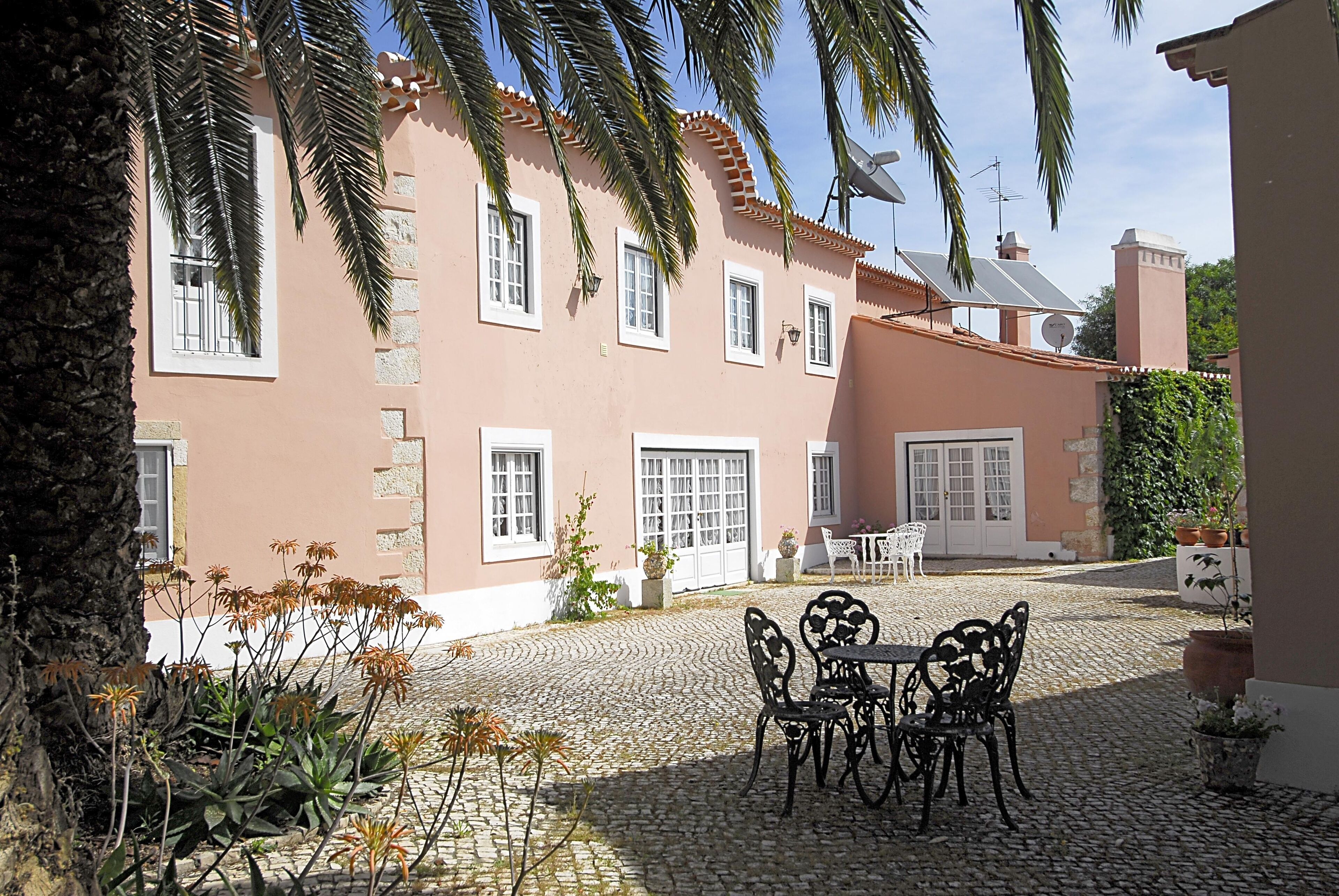 Chalet in a beautifull Villa close to Tomar (4-8 people, pets welcome)