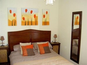 2 bedrooms, iron/ironing board, free WiFi, bed sheets