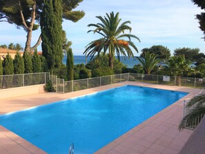 حمّام سباحة خارجي