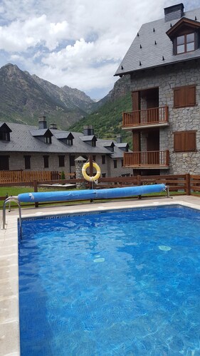Magic Pyreneiden Asunto Linsoles, Valle de Benasque Pool WiFi 