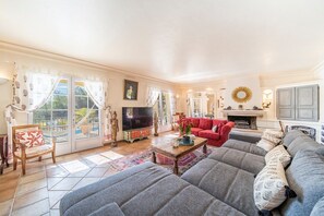 Smart-TV, peis, videospill og DVD-spiller