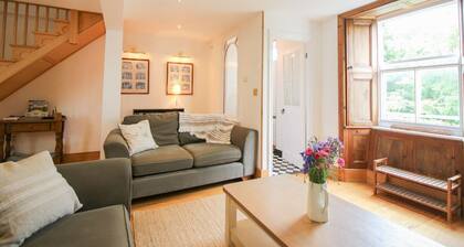 Creekside - sleeps 6 guests in 3 bedrooms