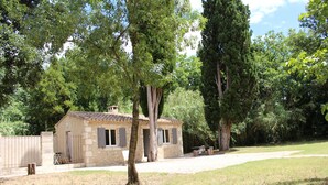 A stone house with a tiled roof, surrounded by trees and a grassy yard. - Shed the heart of Provence (Saint-Rémy-De-Provence)