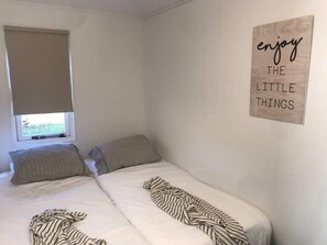 5 bedrooms, free WiFi, bed sheets - Vacation bungalow 20 in wooded area (12 people) (Den Ham)