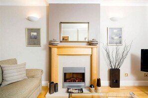 TV, fireplace, DVD player - Spacious and luxurious, Barnton - Cramond, Edinburgh - near golf, city, sea  (Edinburgh)
