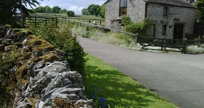 Lovely limestone cottage in the heart of the Peak District.