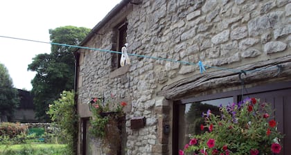 Lovely limestone cottage in the heart of the Peak District.