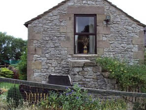 Exterior - Lovely limestone cottage in the heart of the Peak District. (Aldwark)