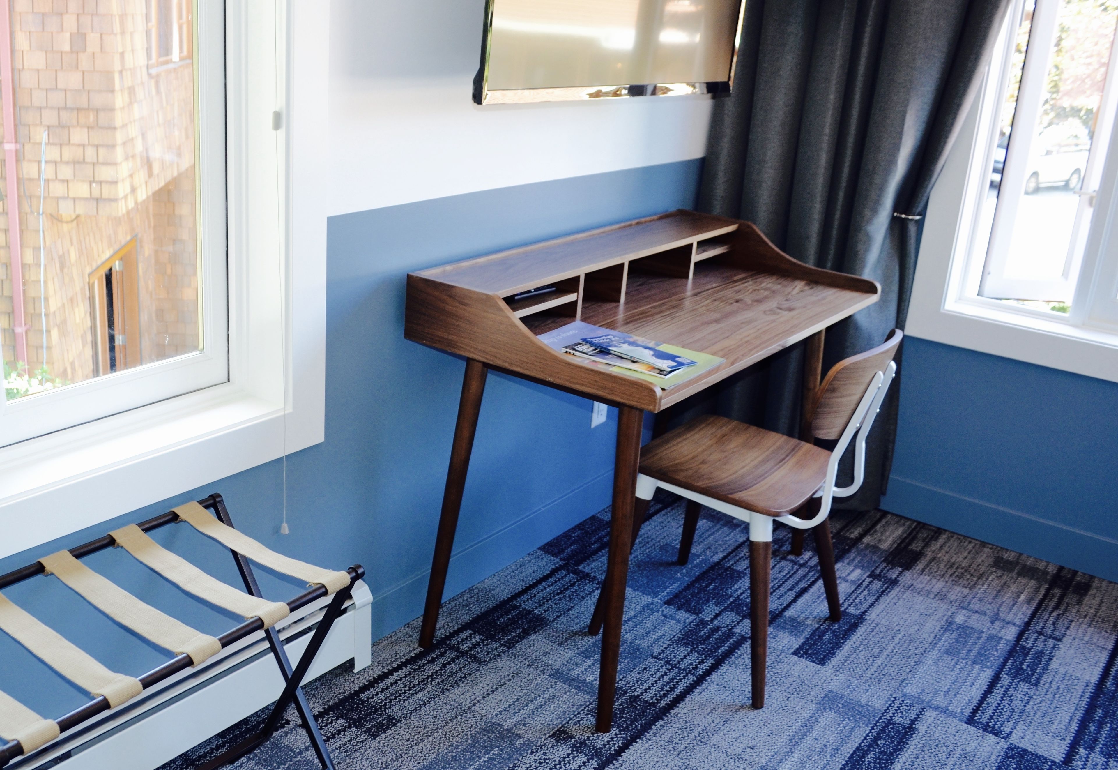 deluxe room, 1 queen bed, non smoking, park view (park view) | hypo-allergenic bedding, down duvets, pillow-top beds, in-room safe