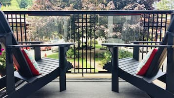 Deluxe Room, 1 Queen Bed with Sofa bed, Non Smoking, Partial Ocean View (Mount Gardner)