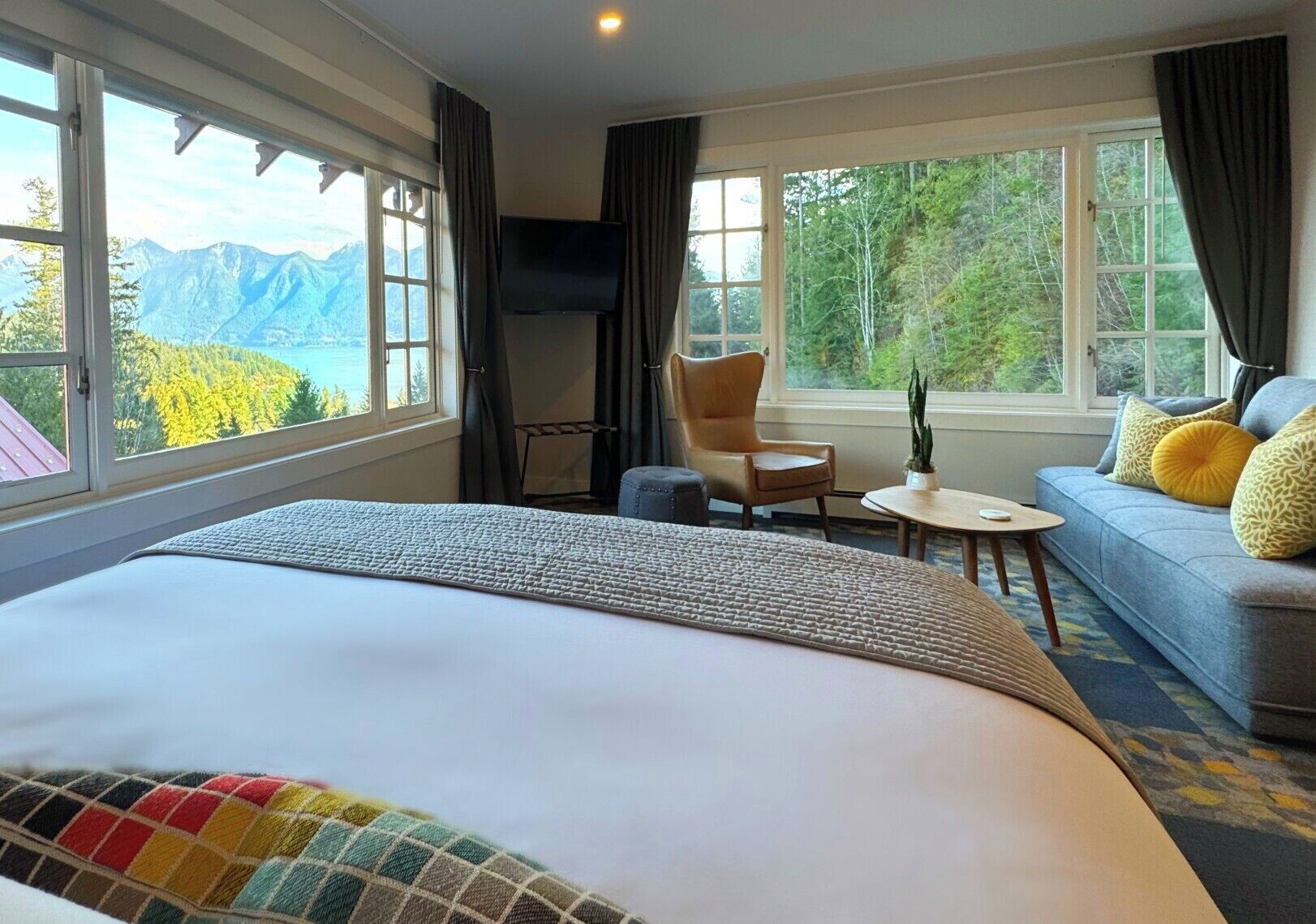 Deluxe-Zimmer, 1 King-Bett und Schlafsofa, Nichtraucher, Meerblick (Cape Suite) | Allergikerbettwaren, Daunenbettdecken, Pillowtop-Betten, Zimmersafe