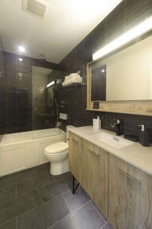 Deluxe Room, 1 Queen Bed with Sofa bed, Non Smoking, Partial Ocean View (Mount Gardner) | Bathroom | Designer toiletries, hair dryer, towels - Artisan Suites on Bowen (Bowen Island)