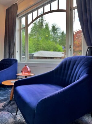 Deluxe Room, 1 Queen Bed with Sofa bed, Non Smoking, Partial Ocean View (Mount Gardner) | Living area | Smart TV, Netflix, pay movies - Artisan Suites on Bowen (Bowen Island)