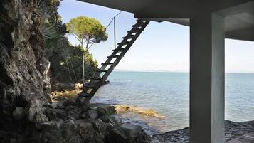 In Strandnähe, Liegestühle