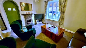 TV, fireplace, DVD player, books