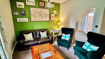 TV, fireplace, DVD player, books