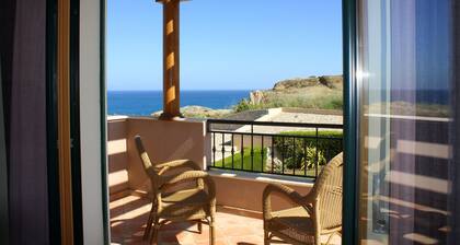 Fabulous end house has Sea View, full A/C, own pool, walk to Burgau Beach