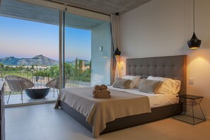 5 bedrooms, iron/ironing board, WiFi, bed sheets - Luxury villa with pool on the beach (Alcudia(es Barcares))
