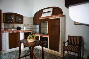 Réfrigérateur, four, lave-vaisselle, grille-pain