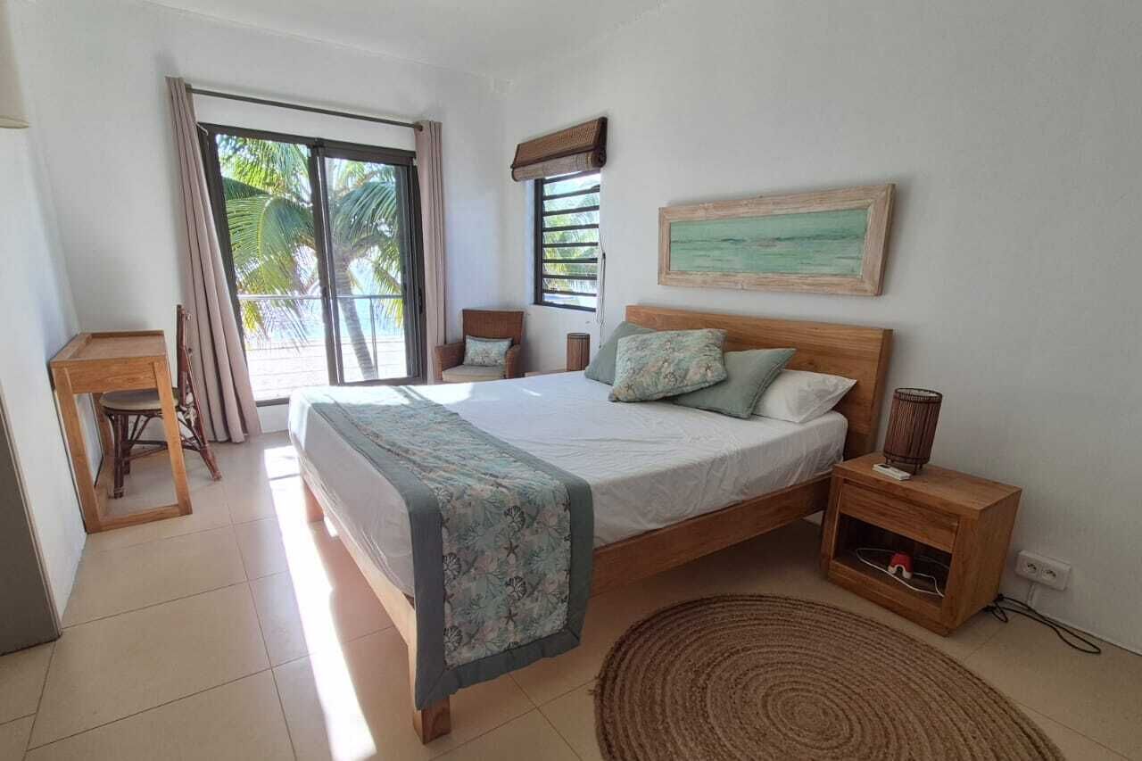 4 chambres, coffres-forts dans les chambres, bureau