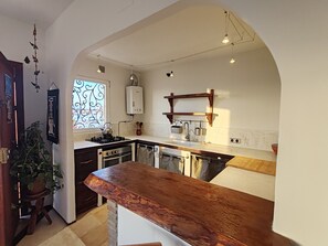 Oven, coffee/tea maker, cookware/dishes/utensils - SEAFRONT APARTMENT (Tarifa)