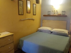 1 chambre, fer et planche Ă repasser, Wi-Fi, draps fournis