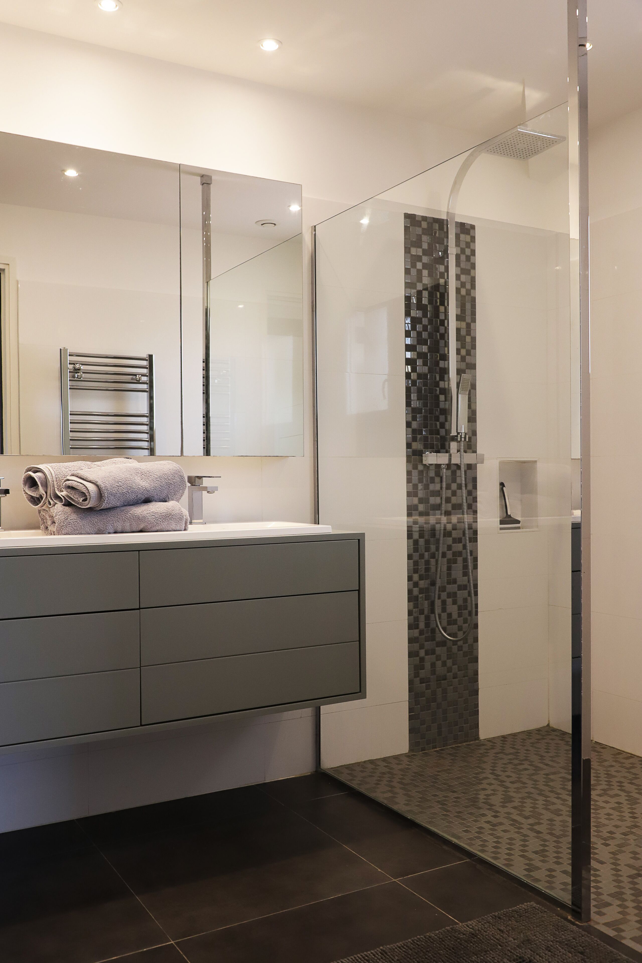 Shower, towels