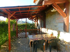 Outdoor dining - Eco holidays between Sea and Mountains of Abruzzo App. "LA LUNA" (castiglione messer raimondo)