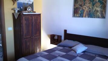 1 Schlafzimmer, Schreibtisch, Reisekinderbett, kostenloses WLAN