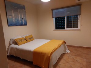 4 bedrooms, in-room safe, iron/ironing board, WiFi