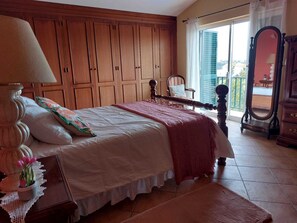 4 bedrooms, in-room safe, iron/ironing board, WiFi